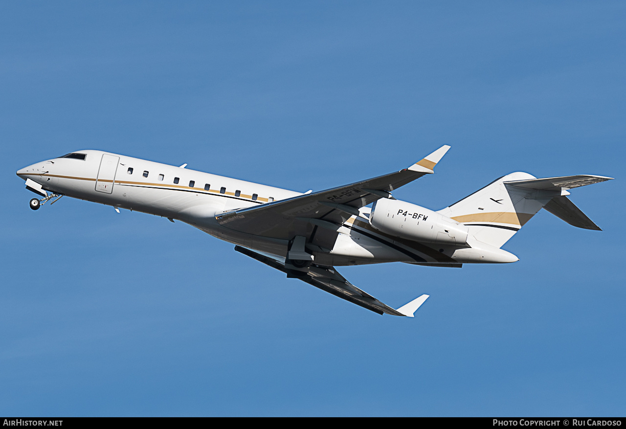 Aircraft Photo of P4-BFW | Bombardier Global Express (BD-700-1A10) | AirHistory.net #648293