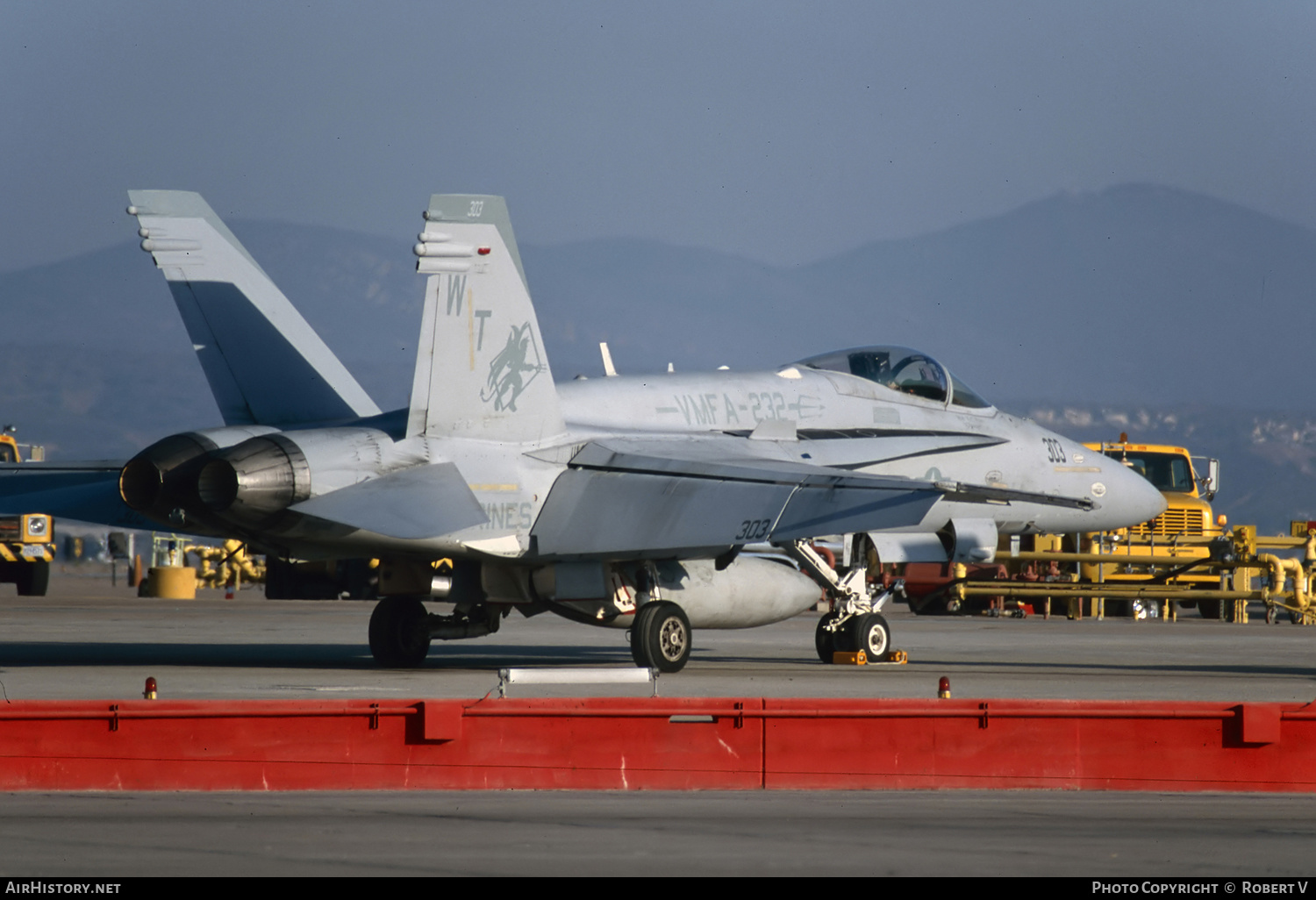 Aircraft Photo of 164704 | McDonnell Douglas F/A-18C Hornet | USA - Marines | AirHistory.net #648383