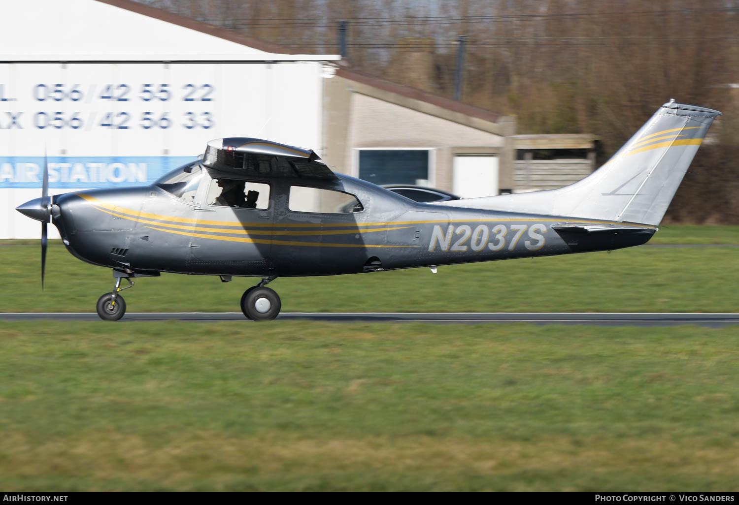 Aircraft Photo of N2037S | Cessna T210L Turbo Centurion | AirHistory.net #648525