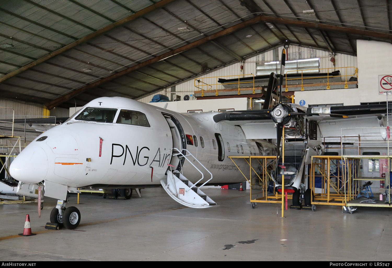 Aircraft Photo of P2-MCT | De Havilland Canada DHC-8-102 Dash 8 | PNG Air | AirHistory.net #648594
