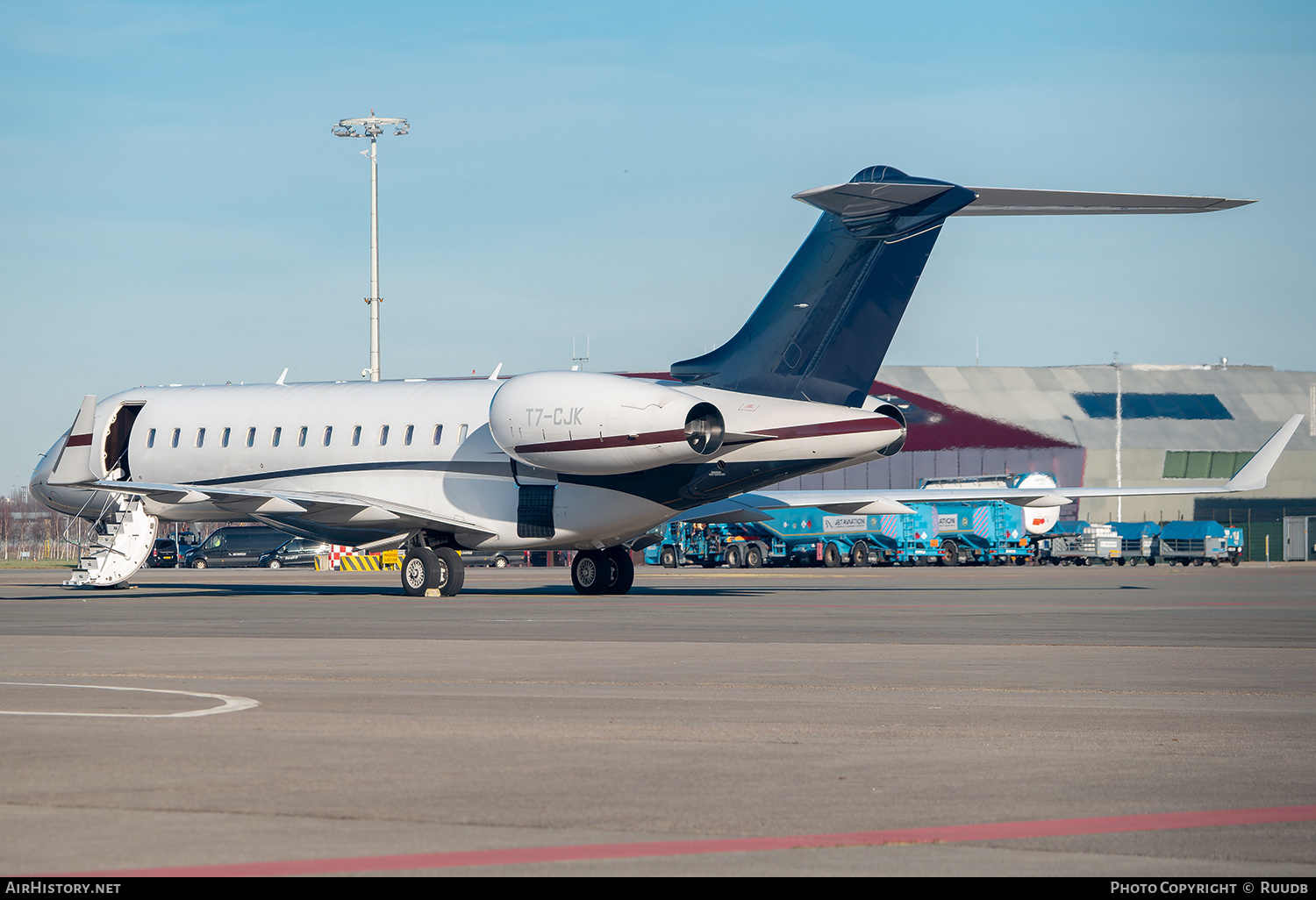Aircraft Photo of T7-CJK | Bombardier Global 6000 (BD-700-1A10) | AirHistory.net #648662