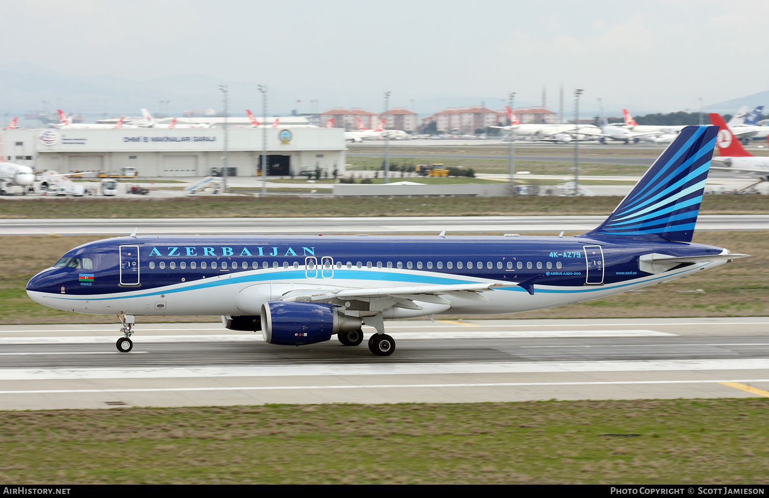 Aircraft Photo of 4K-AZ79 | Airbus A320-214 | Azerbaijan Airlines - AZAL - AHY | AirHistory.net #648766