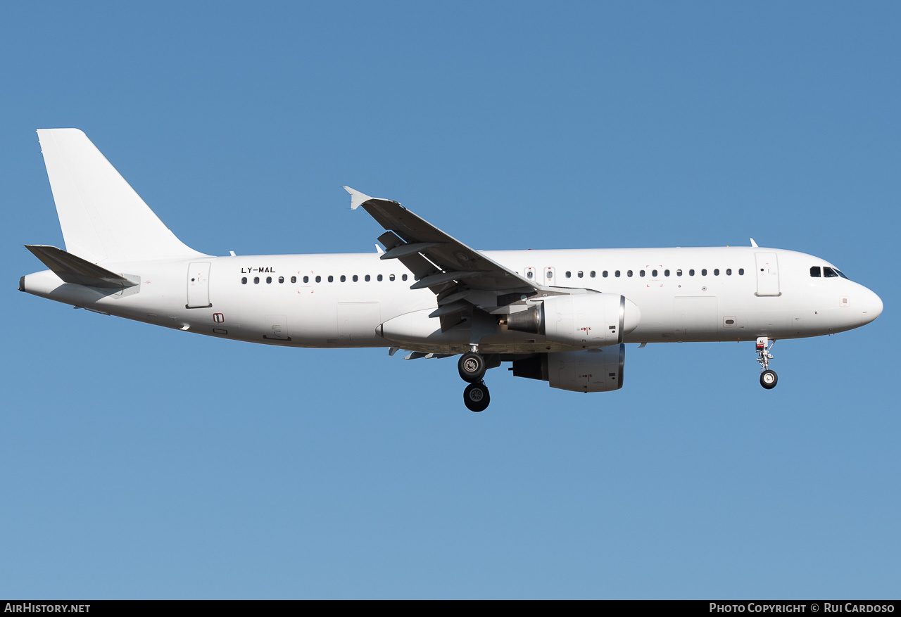 Aircraft Photo of LY-MAL | Airbus A320-214 | AirHistory.net #648798