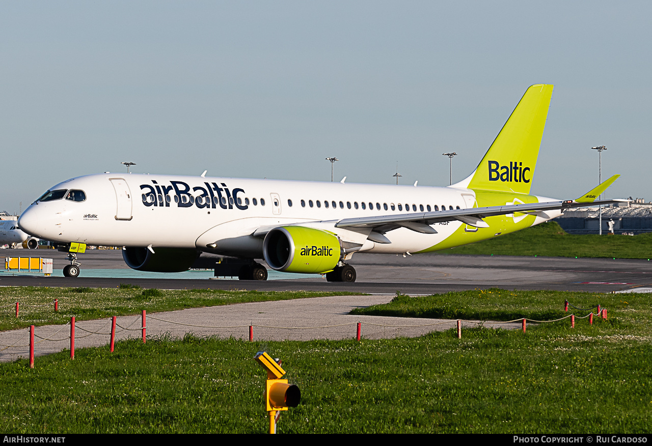 Aircraft Photo of YL-ABF | Airbus A220-371 (BD-500-1A11) | AirBaltic | AirHistory.net #648886