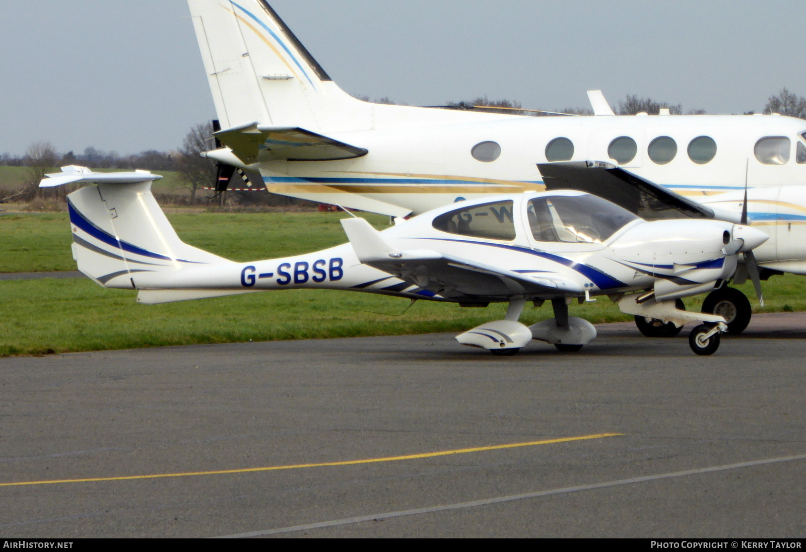 Aircraft Photo of G-SBSB | Diamond DA40 NG Diamond Star | AirHistory.net #648998