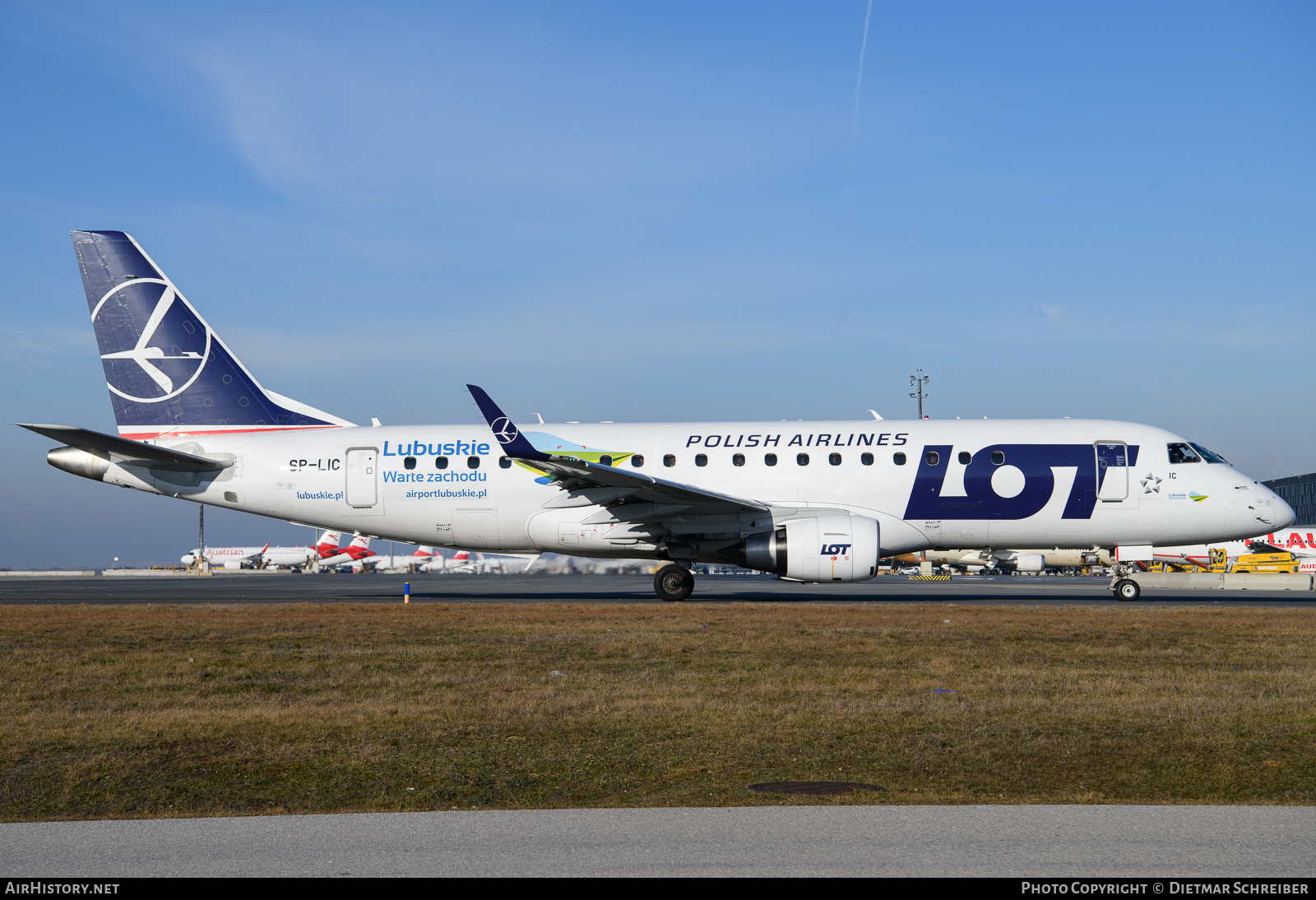 Aircraft Photo of SP-LIC | Embraer 175LR (ERJ-170-200LR) | LOT Polish Airlines - Polskie Linie Lotnicze | AirHistory.net #649015