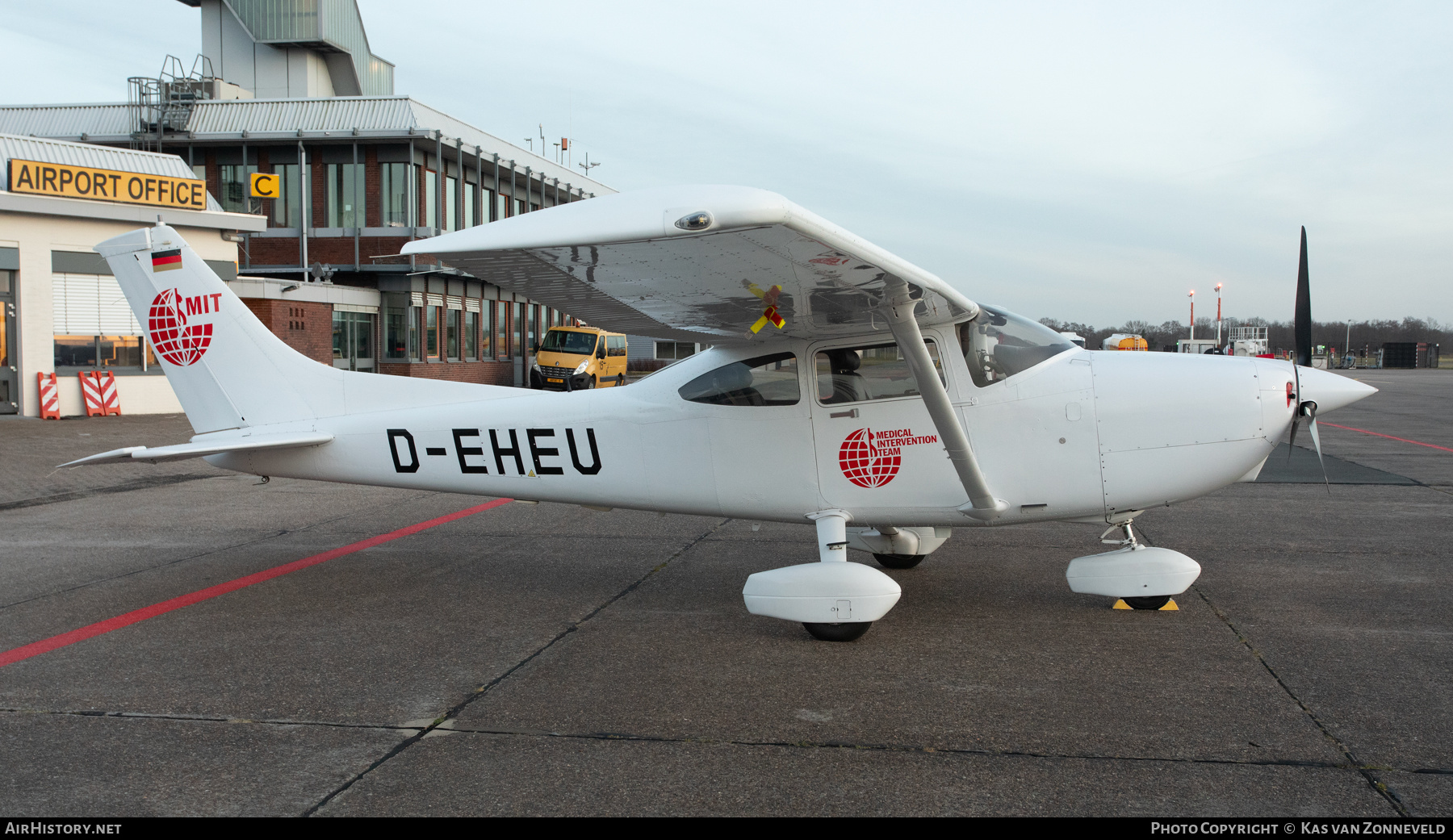 Aircraft Photo of D-EHEU | Cessna 182S Skylane | Medical Intervention Team - MIT | AirHistory.net #649027