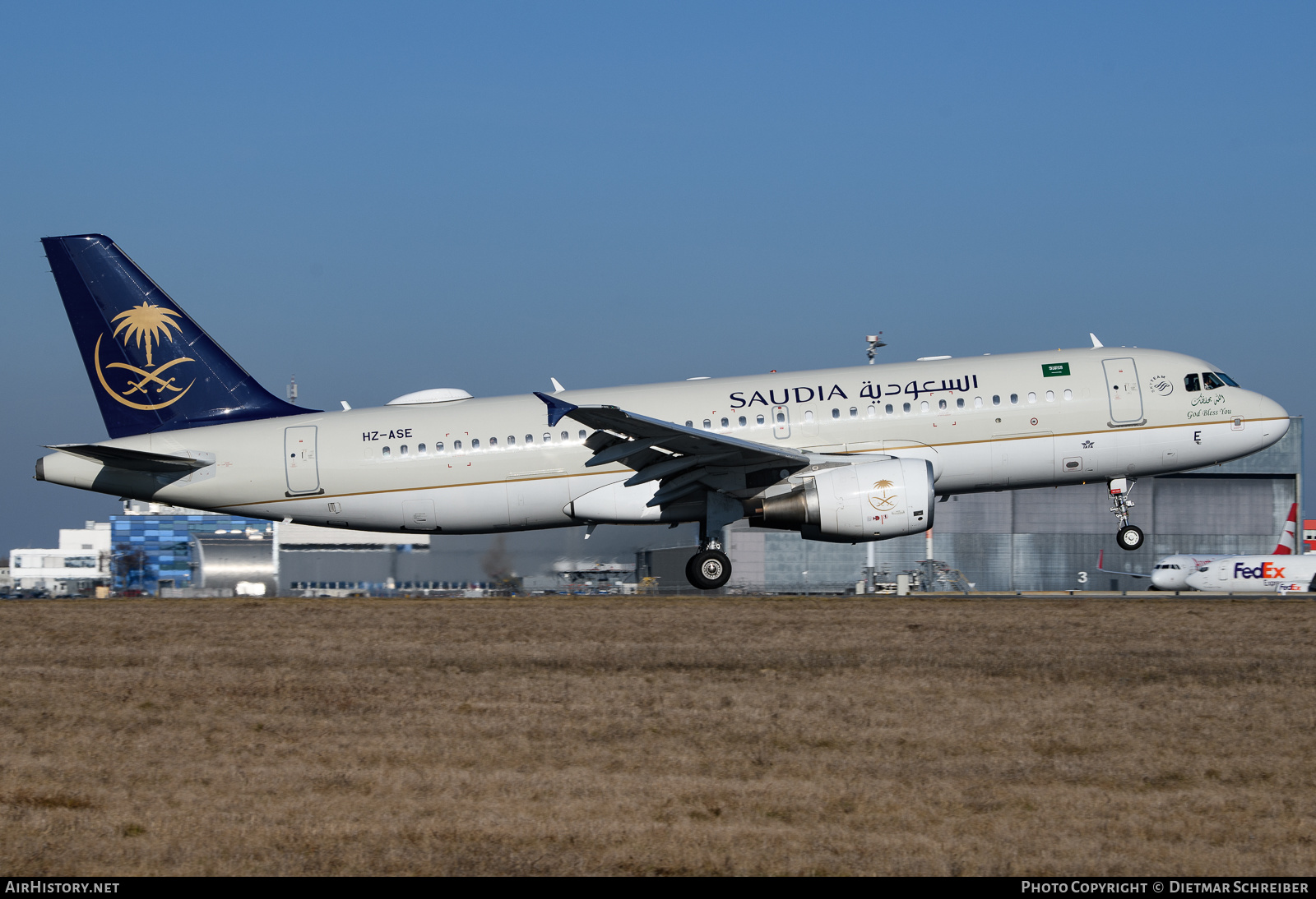 Aircraft Photo of HZ-ASE | Airbus A320-214 | Saudia - Saudi Arabian Airlines | AirHistory.net #649063