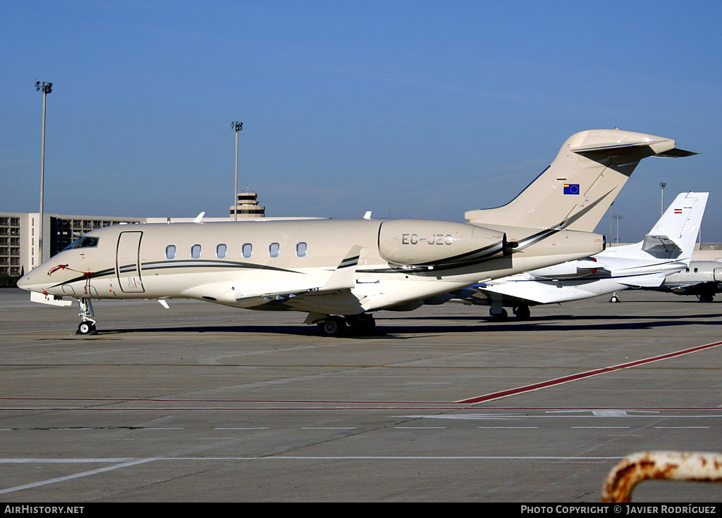 Aircraft Photo of EC-JEG | Bombardier Challenger 300 (BD-100-1A10) | AirHistory.net #649079