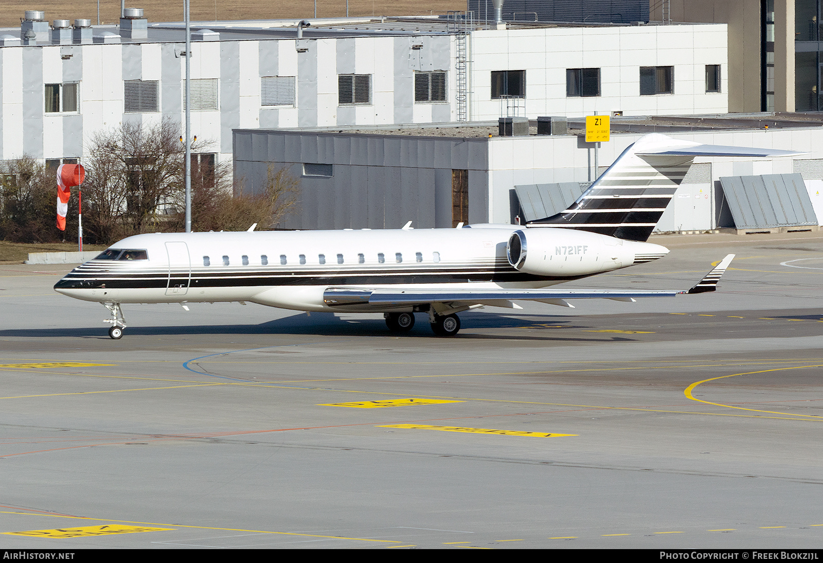 Aircraft Photo of N721FF | Bombardier Global Express XRS (BD-700-1A10) | AirHistory.net #649386