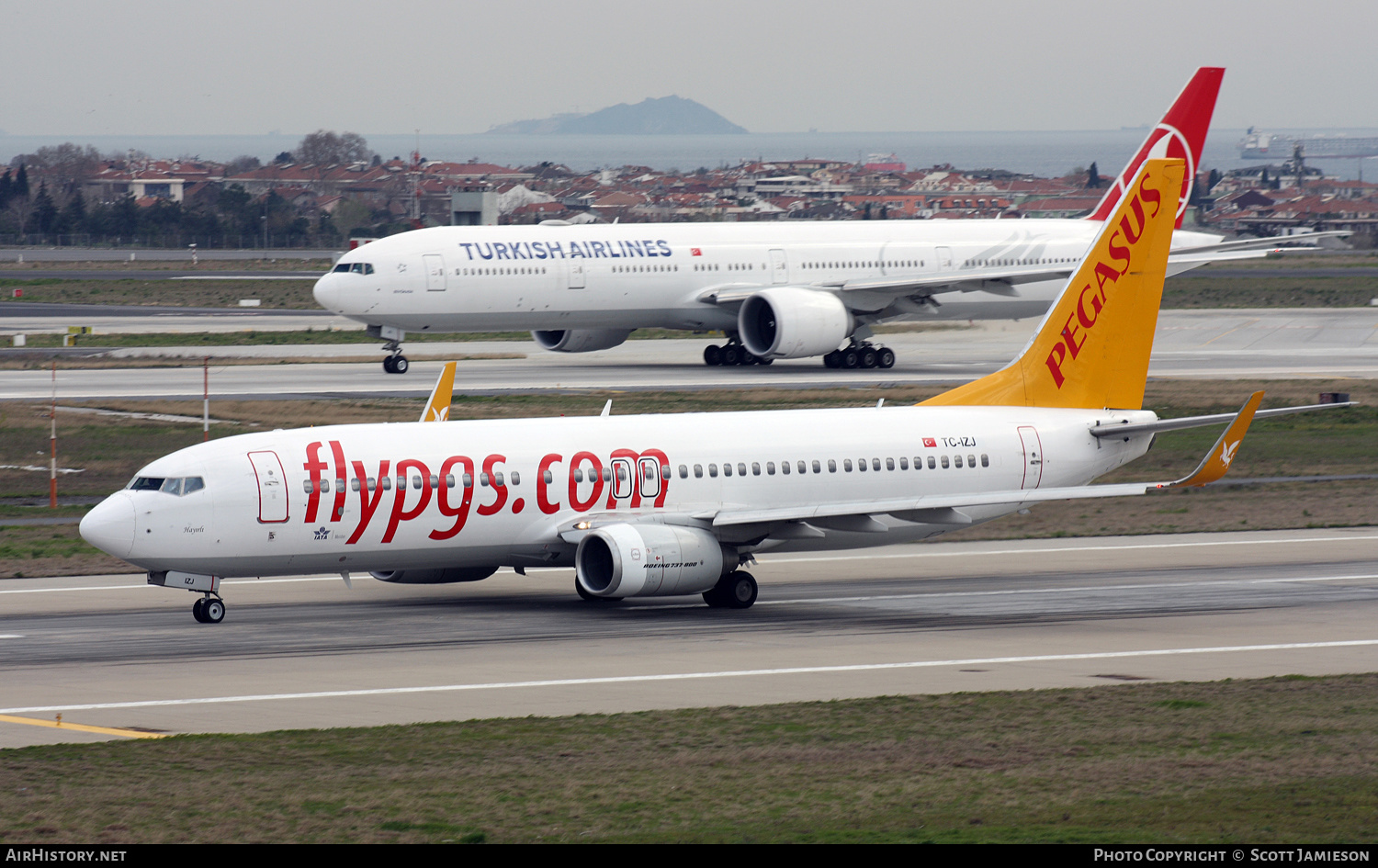 Aircraft Photo of TC-IZJ | Boeing 737-82R | Pegasus Airlines | AirHistory.net #649409