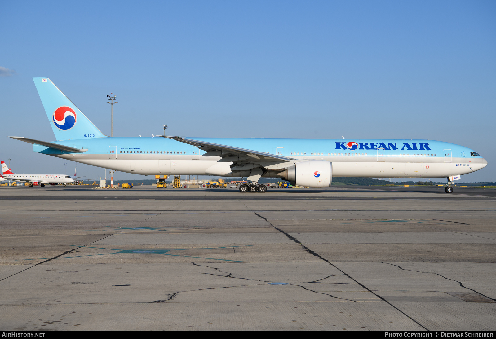 Aircraft Photo of HL8010 | Boeing 777-3B5/ER | Korean Air | AirHistory.net #649434