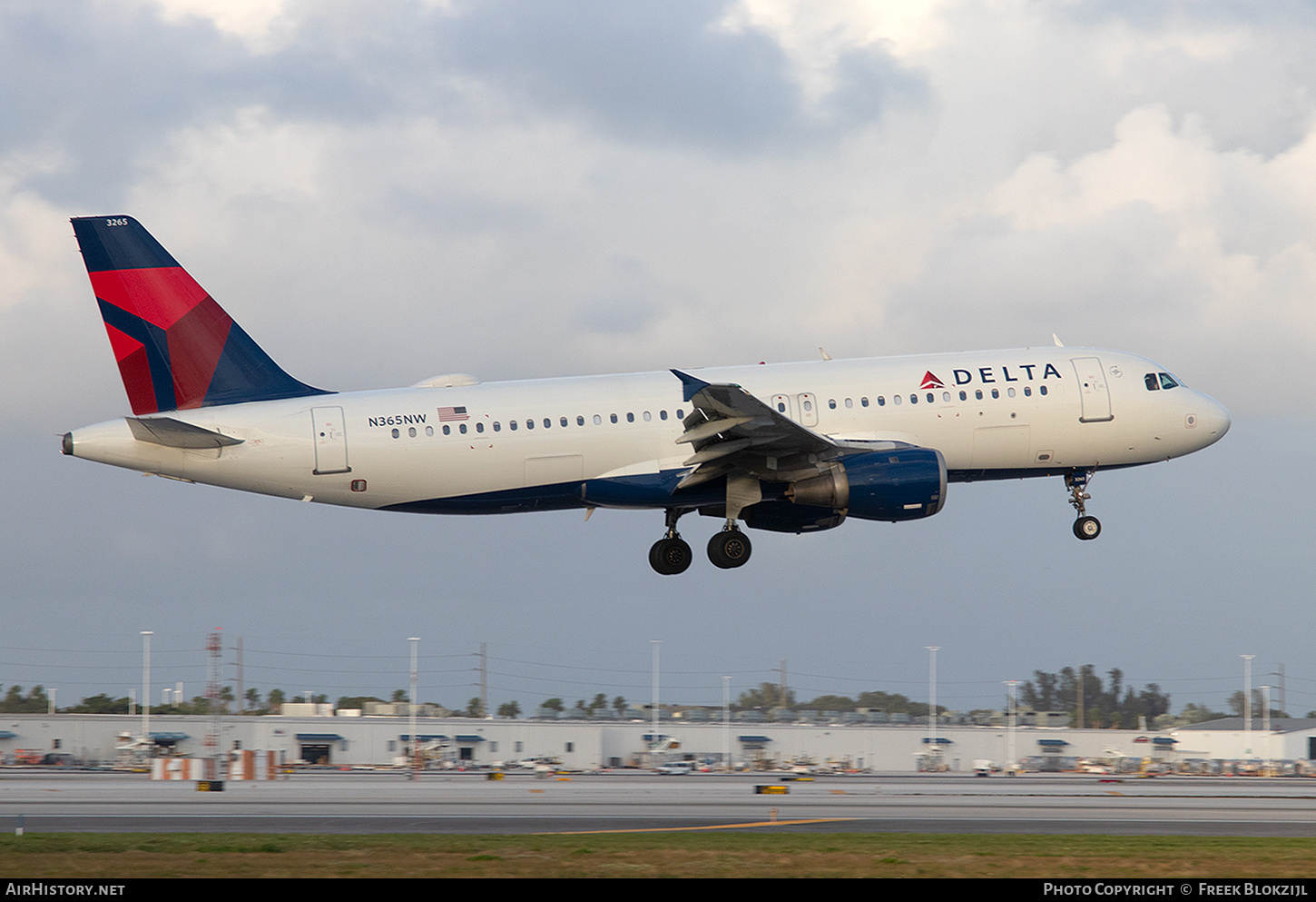 Aircraft Photo of N365NW | Airbus A320-212 | Delta Air Lines | AirHistory.net #649454