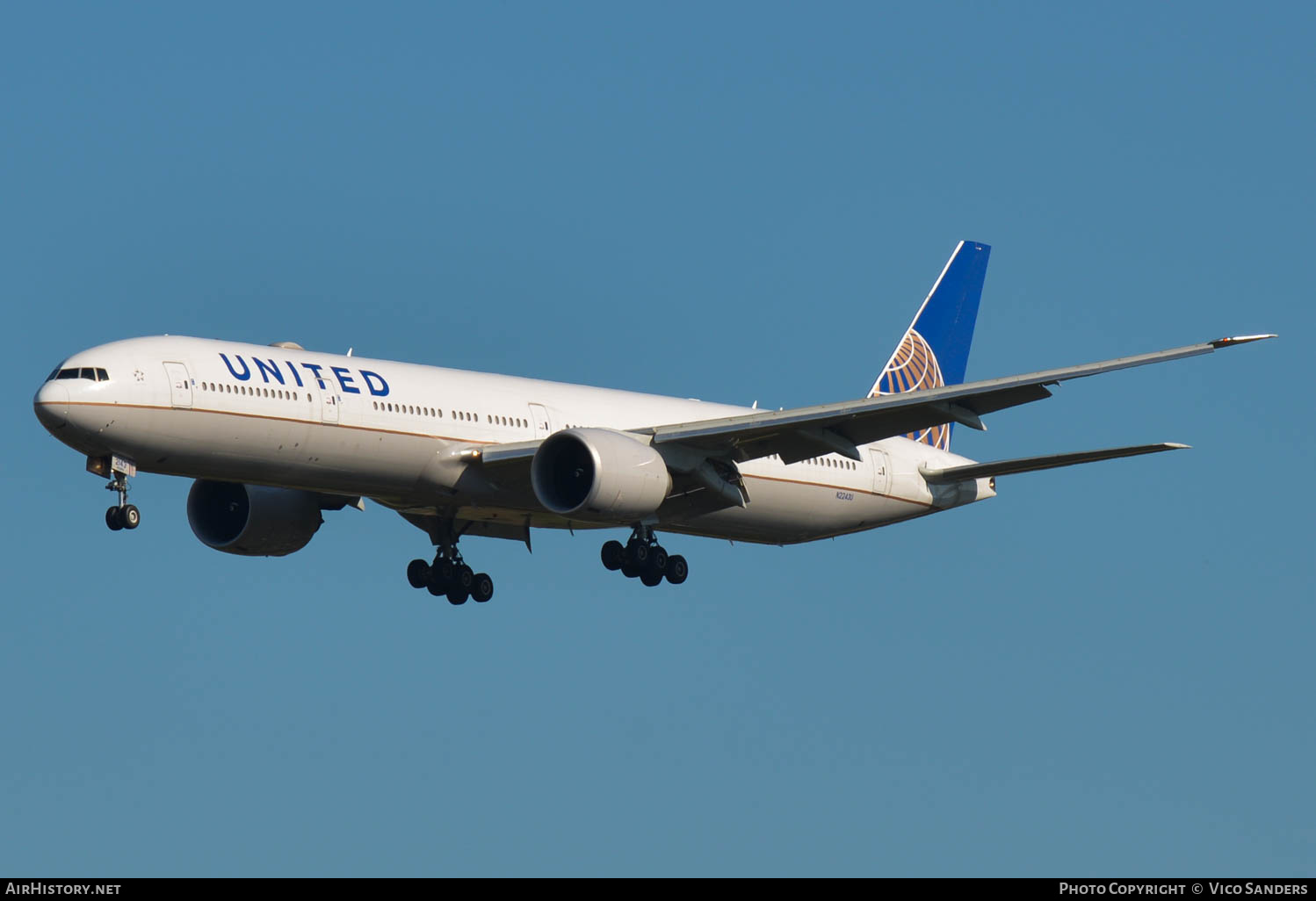 Aircraft Photo of N2243U | Boeing 777-300/ER | United Airlines | AirHistory.net #649483