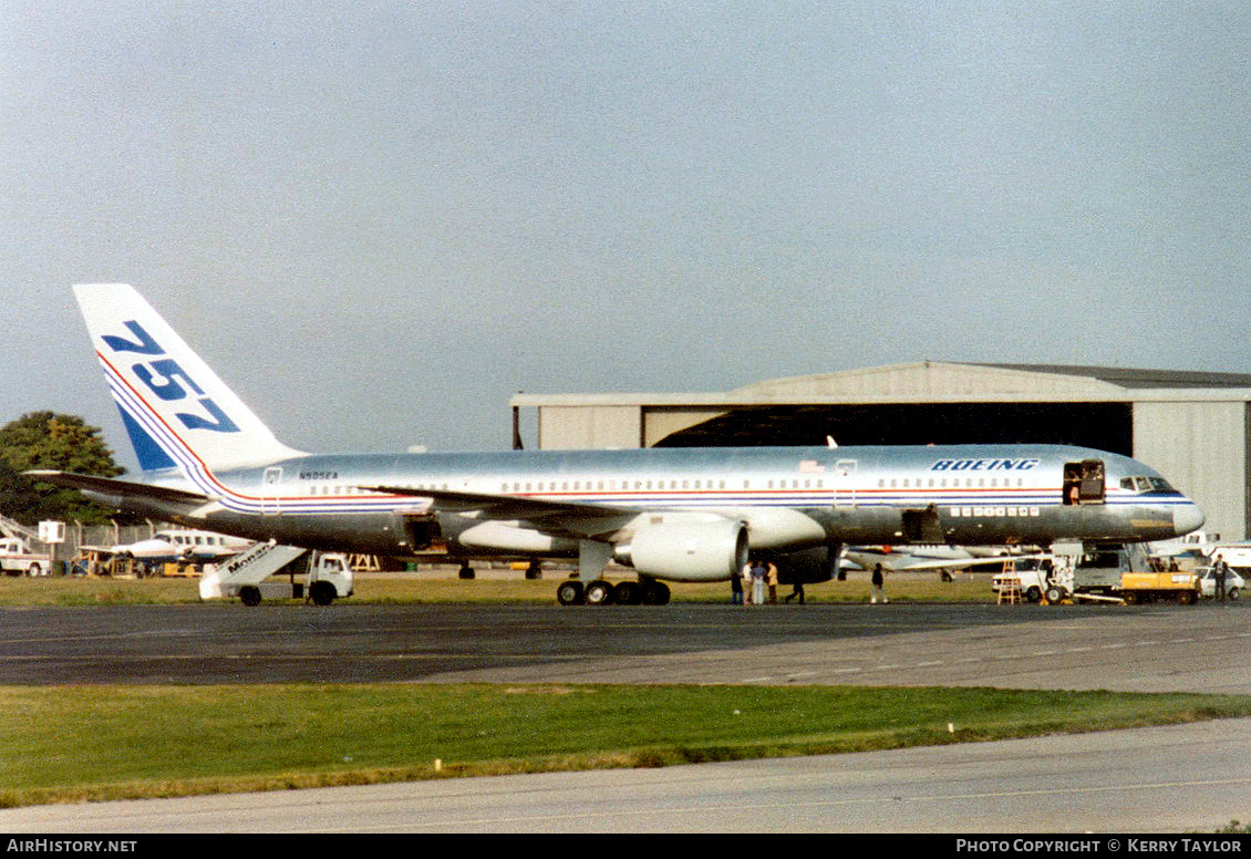 Aircraft Photo of N505EA | Boeing 757-225 | Boeing | AirHistory.net #649598
