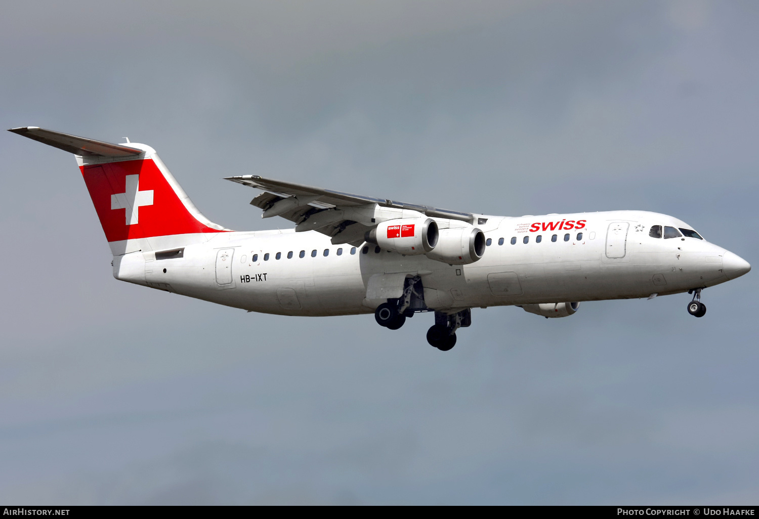 Aircraft Photo of HB-IXT | British Aerospace Avro 146-RJ100 | Swiss International Air Lines | AirHistory.net #649602
