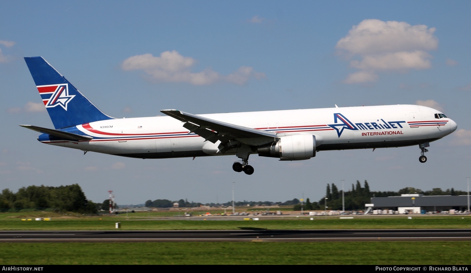 Aircraft Photo of N396CM | Boeing 767-323/ER(BDSF) | Amerijet International | AirHistory.net #649829