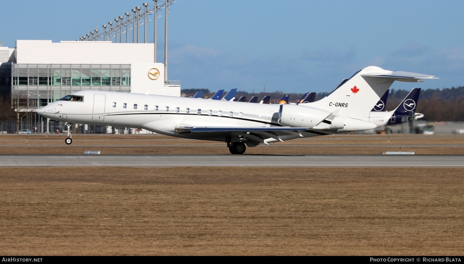 Aircraft Photo of C-GNRS | Bombardier Global Express XRS (BD-700-1A10) | AirHistory.net #649891
