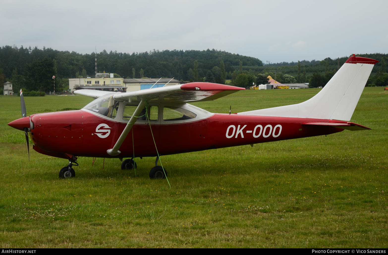 Aircraft Photo of OK-OOO | Cessna R182 Skylane RG II | Pink Skyvan | AirHistory.net #650080