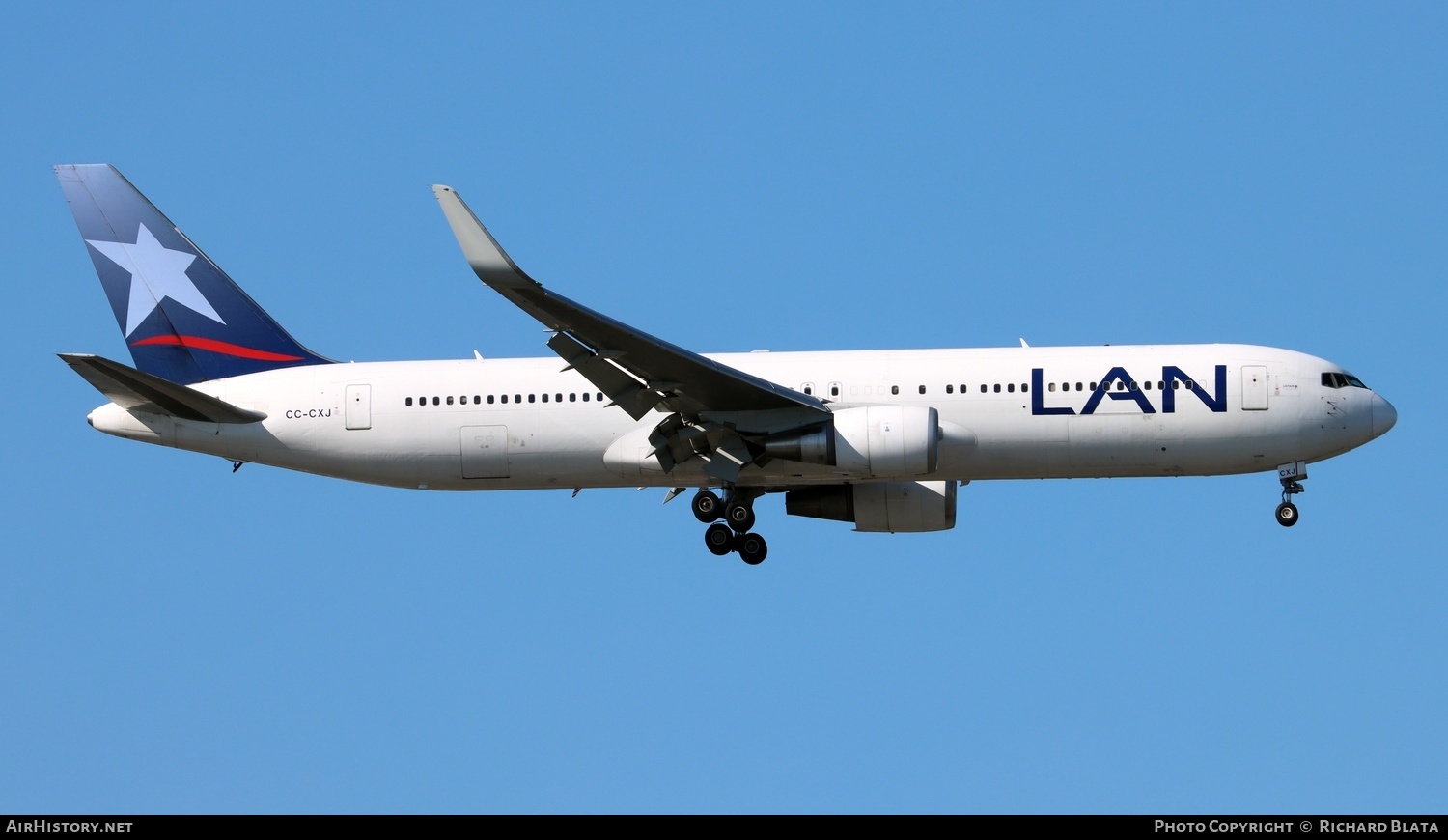 Aircraft Photo of CC-CXJ | Boeing 767-316/ER | LAN Airlines - Línea Aérea Nacional | AirHistory.net #650165