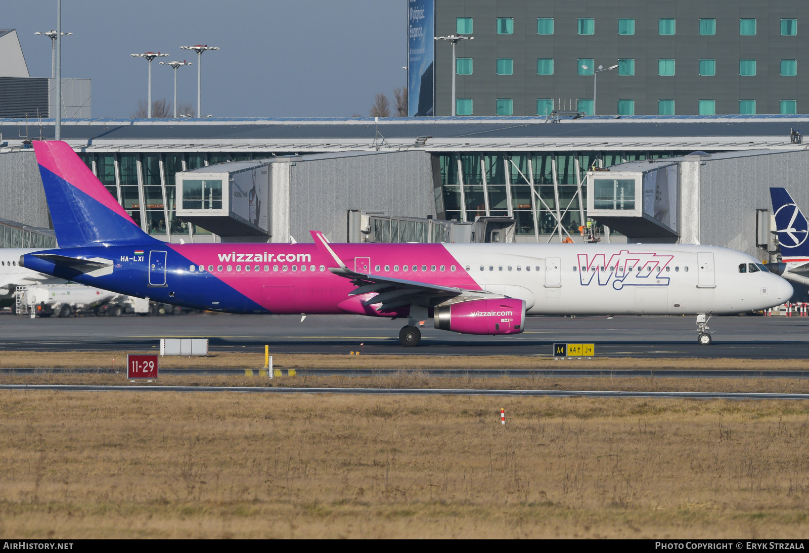 Aircraft Photo of HA-LXI | Airbus A321-231 | Wizz Air | AirHistory.net #650180