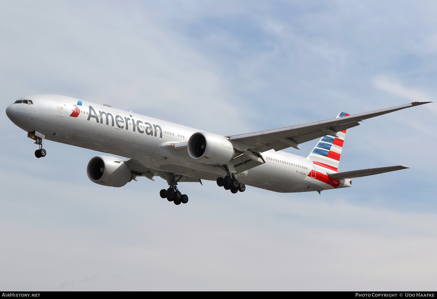 Aircraft Photo of N725AN | Boeing 777-323/ER | American Airlines | AirHistory.net #650187