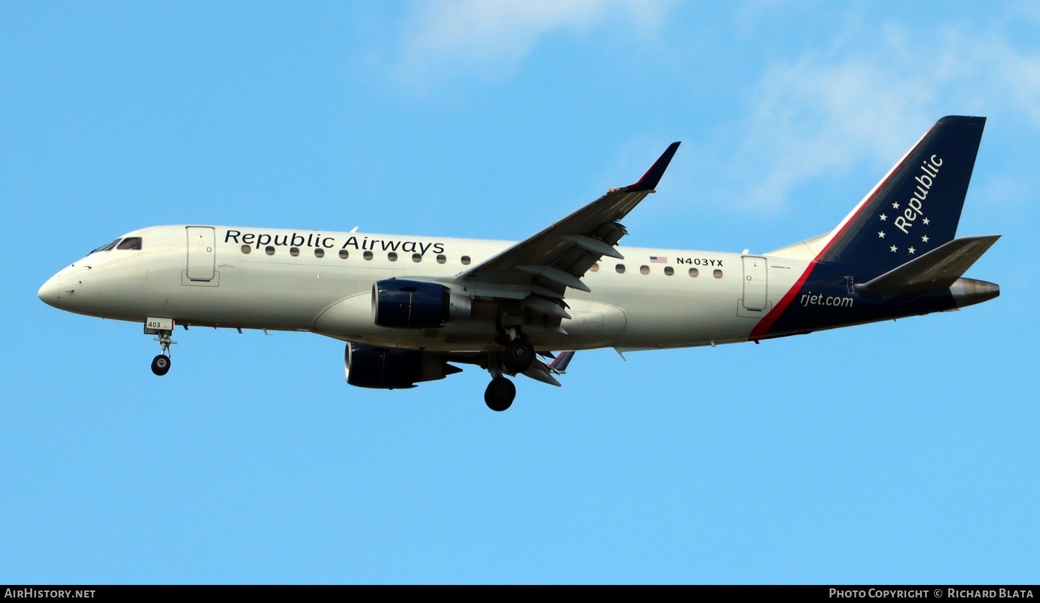 Aircraft Photo of N403YX | Embraer 175LR (ERJ-170-200LR) | Republic Airways | AirHistory.net #650190