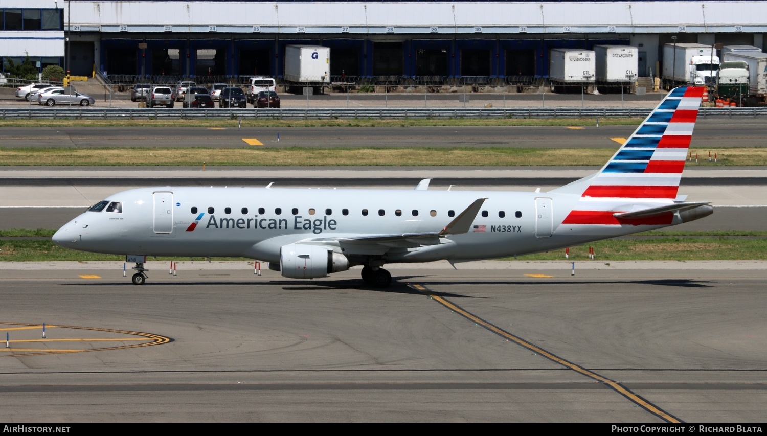 Aircraft Photo of N438YX | Embraer 175LR (ERJ-170-200LR) | American Eagle | AirHistory.net #650195