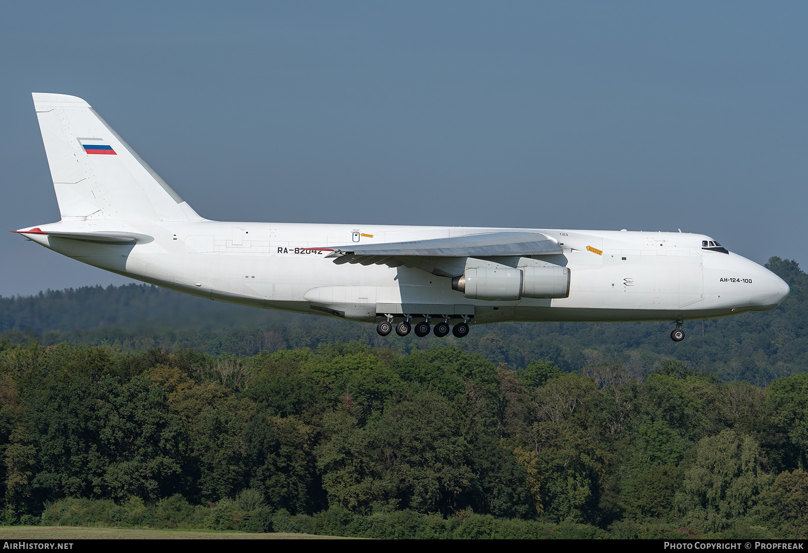 Aircraft Photo of RA-82042 | Antonov An-124-100 Ruslan | AirHistory.net #650301