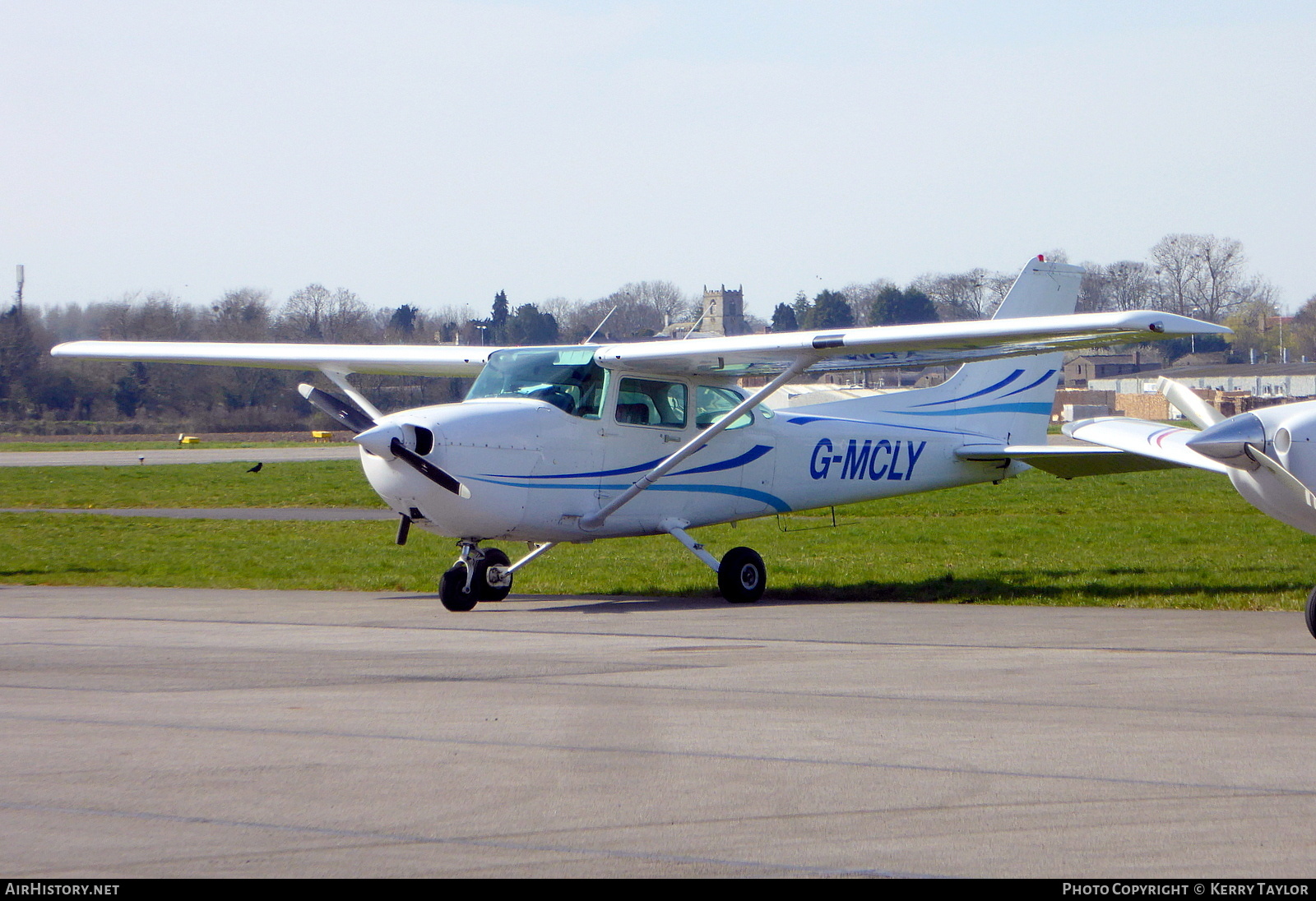 Aircraft Photo of G-MCLY | Cessna 172P Skyhawk | AirHistory.net #650407