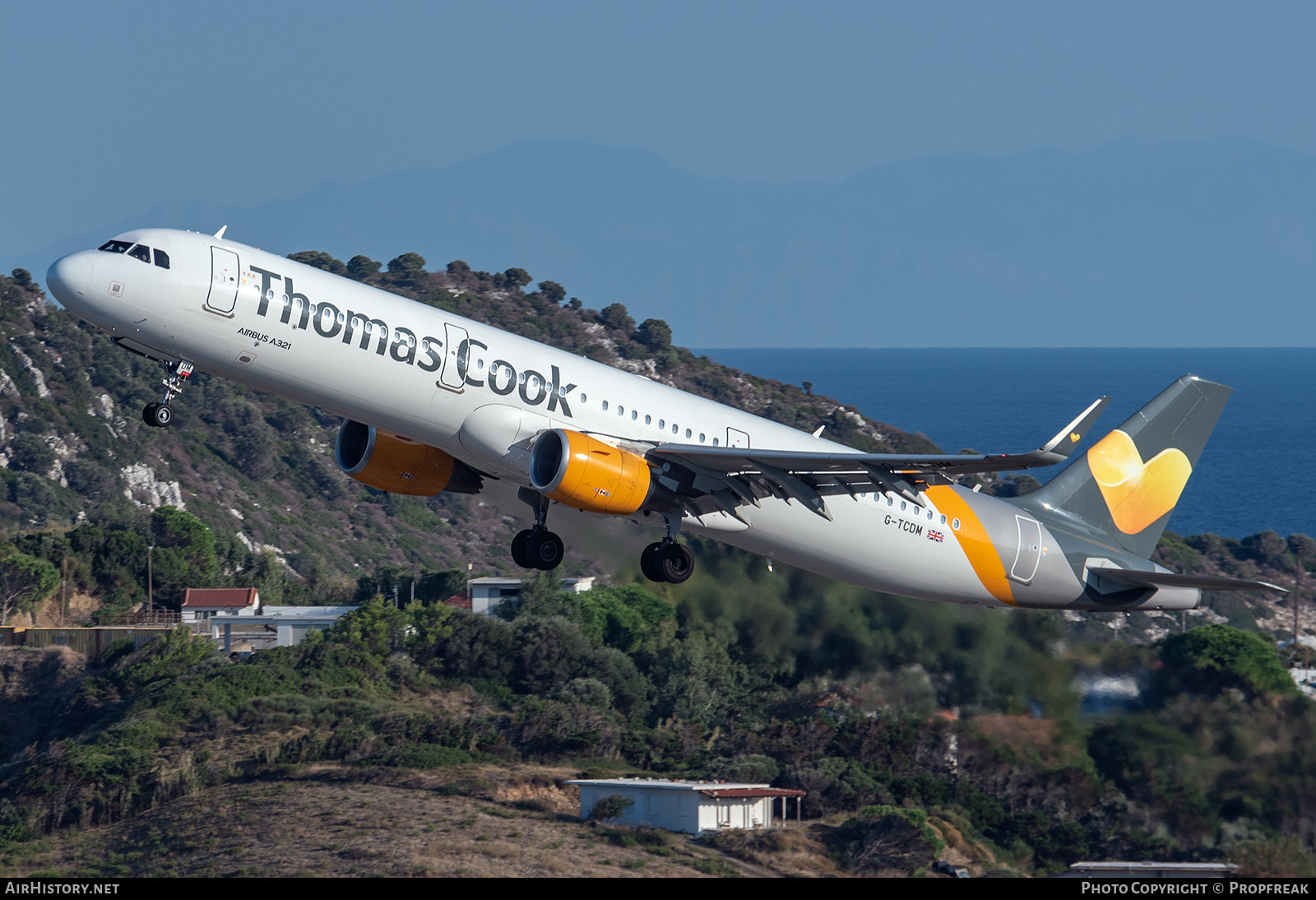 Aircraft Photo of G-TCDM | Airbus A321-211 | Thomas Cook Airlines | AirHistory.net #650547