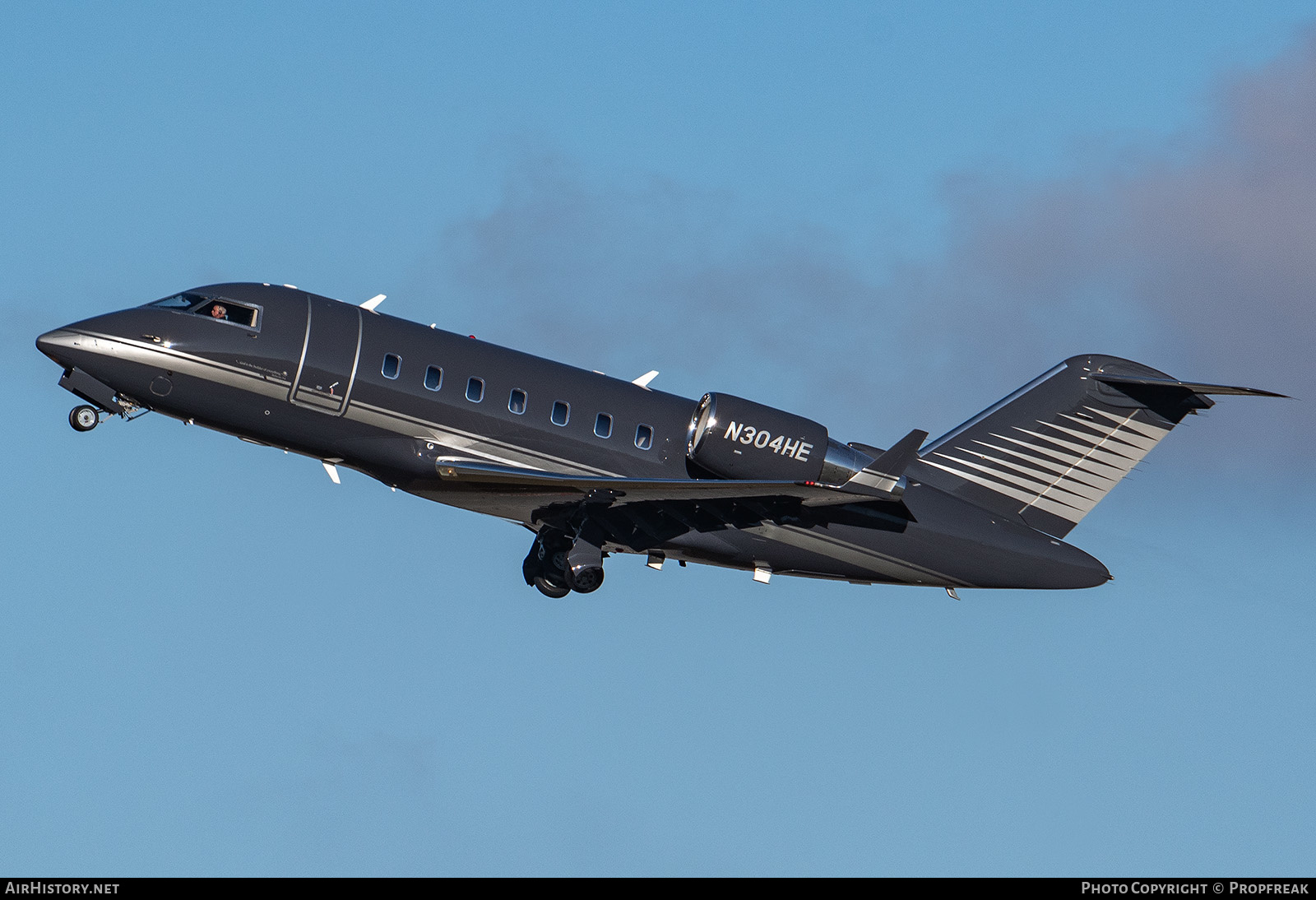 Aircraft Photo of N304HE | Bombardier Challenger 605 (CL-600-2B16) | AirHistory.net #650565