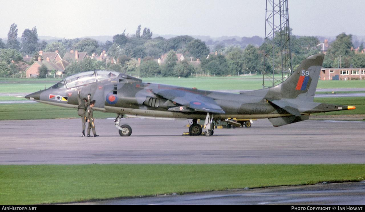 Aircraft Photo of XW927 | Hawker Siddeley Harrier T2 | UK - Air Force | AirHistory.net #650641