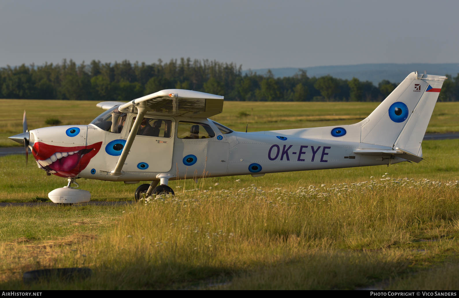 Aircraft Photo of OK-EYE | Cessna 172S Skyhawk | AirHistory.net #650650