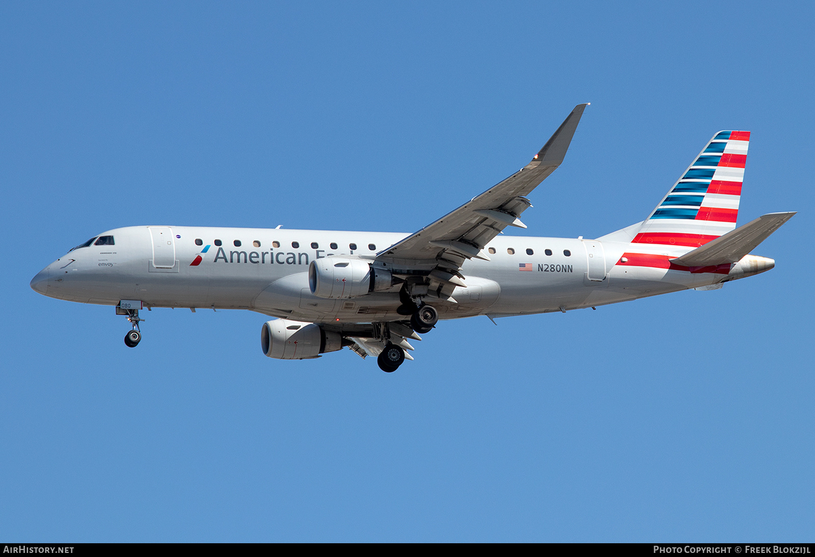 Aircraft Photo of N280NN | Embraer 175LR (ERJ-170-200LR) | American Eagle | AirHistory.net #650720