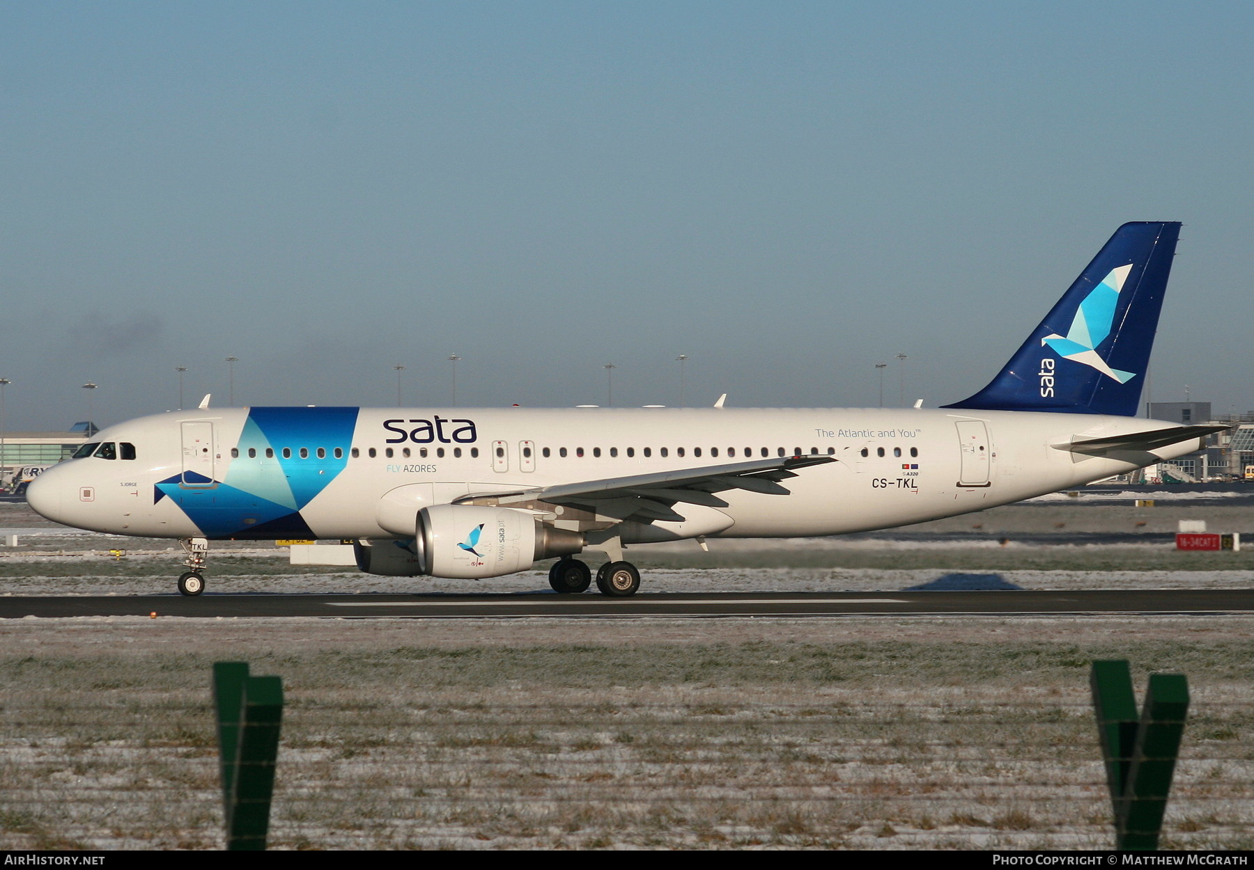 Aircraft Photo of CS-TKL | Airbus A320-214 | SATA Internacional | AirHistory.net #650805