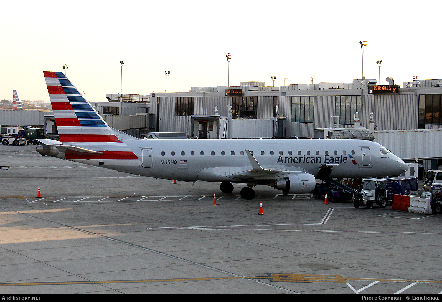 Aircraft Photo of N115HQ | Embraer 175LR (ERJ-170-200LR) | American Eagle | AirHistory.net #650851