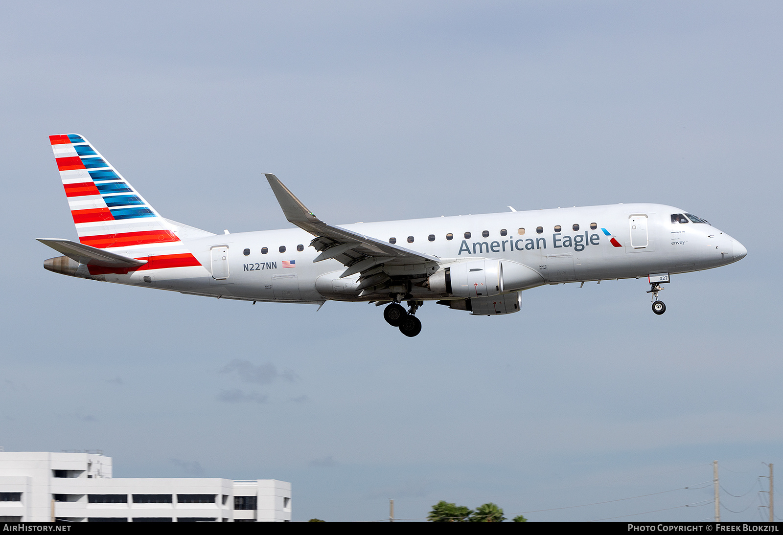 Aircraft Photo of N227NN | Embraer 175LR (ERJ-170-200LR) | American Eagle | AirHistory.net #650928