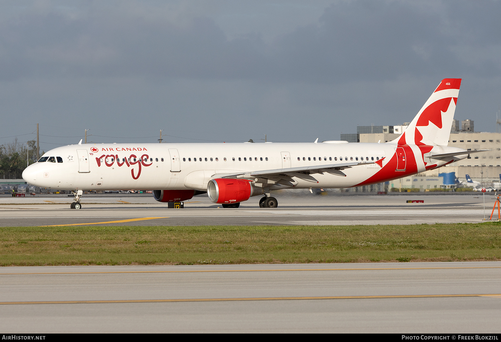 Aircraft Photo of C-GYFY | Airbus A321-211 | Air Canada Rouge | AirHistory.net #650996