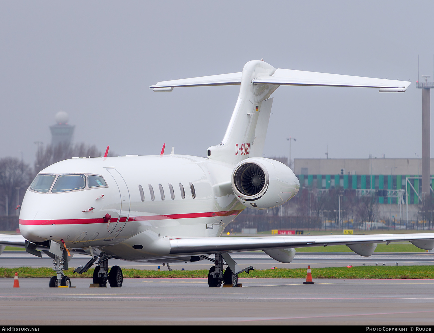 Aircraft Photo of D-BUBI | Bombardier Challenger 300 (BD-100-1A10) | AirHistory.net #651033