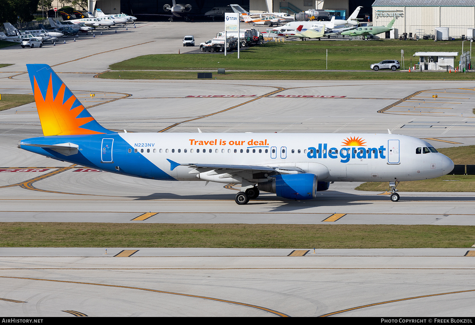 Aircraft Photo of N223NV | Airbus A320-214 | Allegiant Air | AirHistory.net #651053