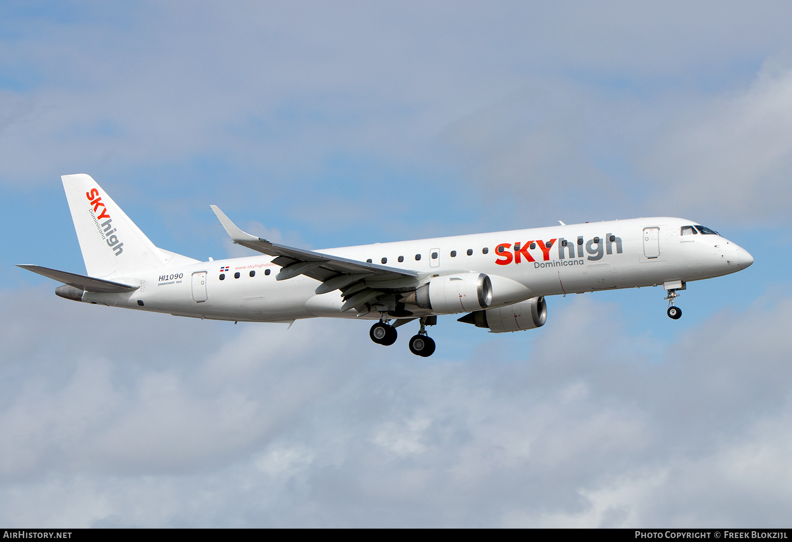 Aircraft Photo of HI1090 | Embraer 190AR (ERJ-190-100IGW) | Sky High Aviation | AirHistory.net #651217