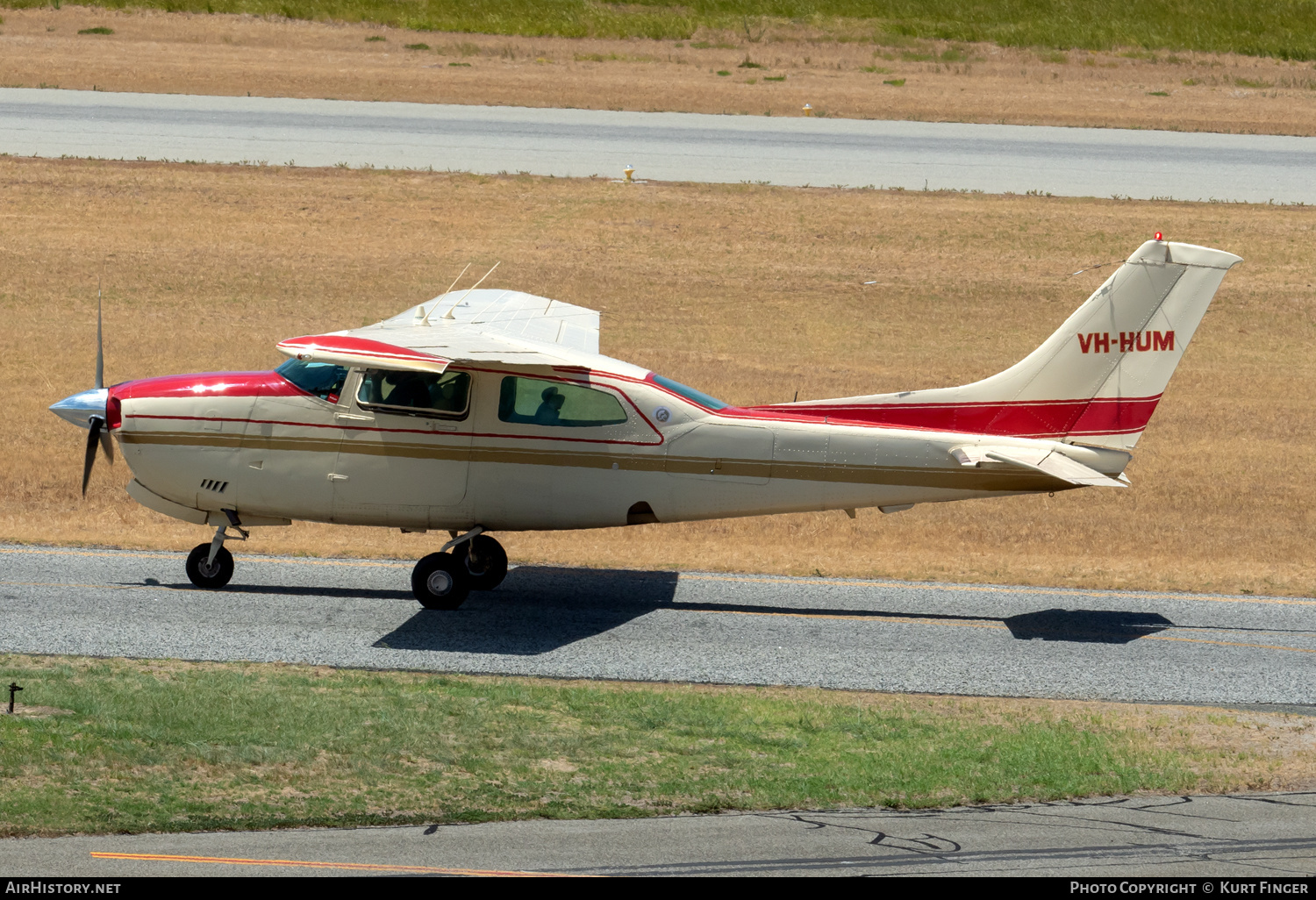 Aircraft Photo of VH-HUM | Cessna 210N Centurion | AirHistory.net #651227