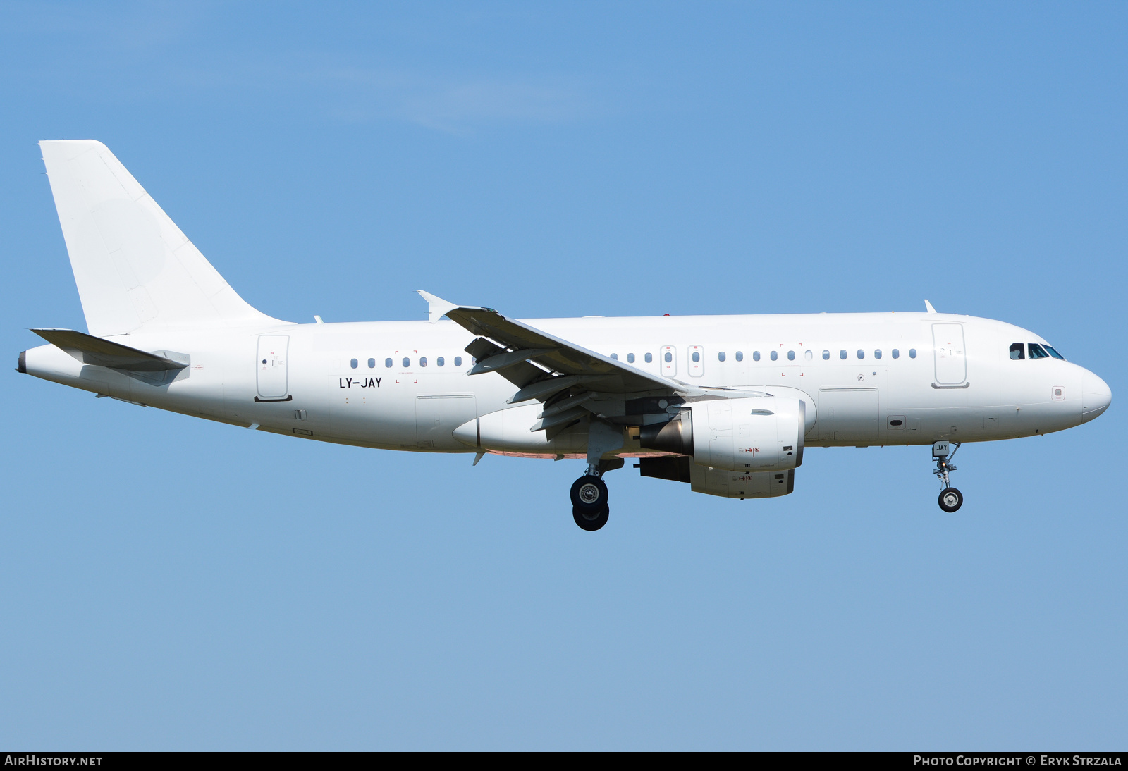 Aircraft Photo of LY-JAY | Airbus A319-112 | AirHistory.net #651378