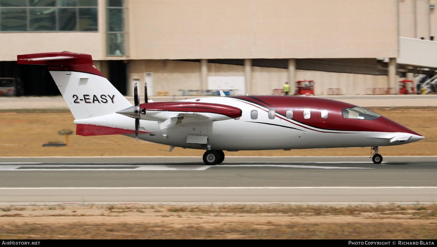 Aircraft Photo of 2-EASY | Piaggio P-180 Avanti | AirHistory.net #651397