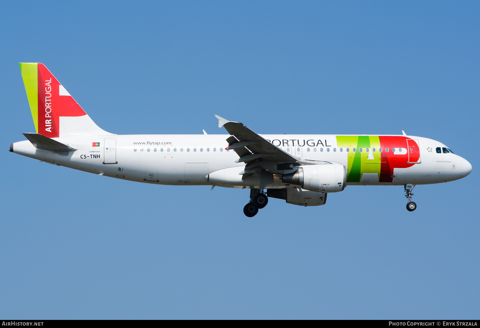 Aircraft Photo of CS-TNH | Airbus A320-214 | TAP Air Portugal | AirHistory.net #651768