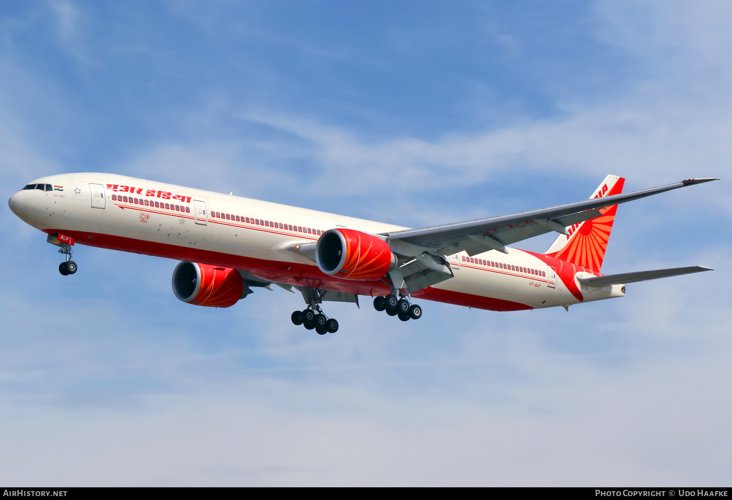 Aircraft Photo of VT-ALP | Boeing 777-337/ER | Air India | AirHistory.net #651786