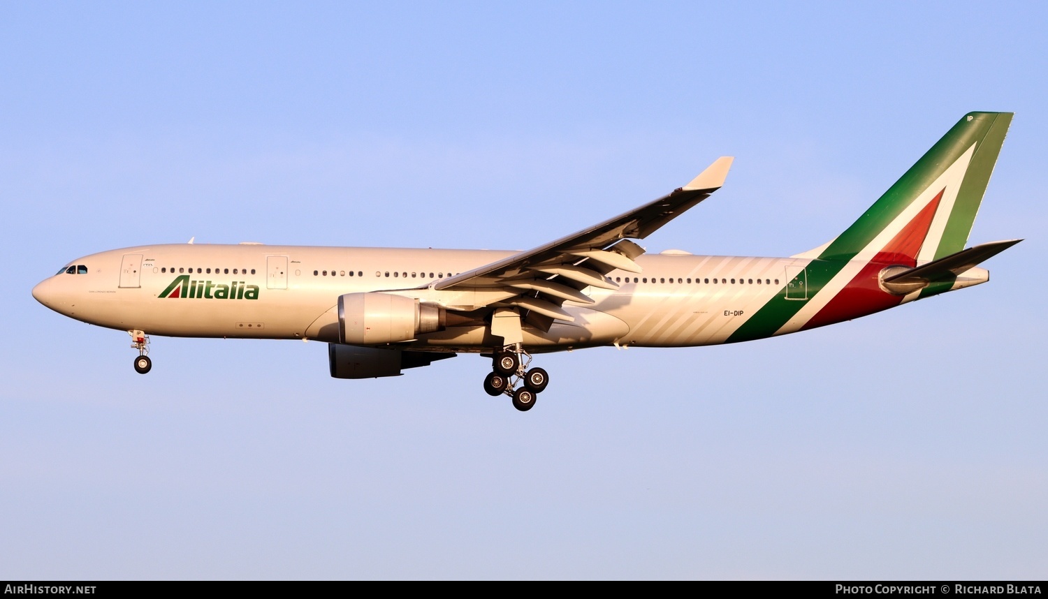 Aircraft Photo of EI-DIP | Airbus A330-202 | Alitalia | AirHistory.net #651802