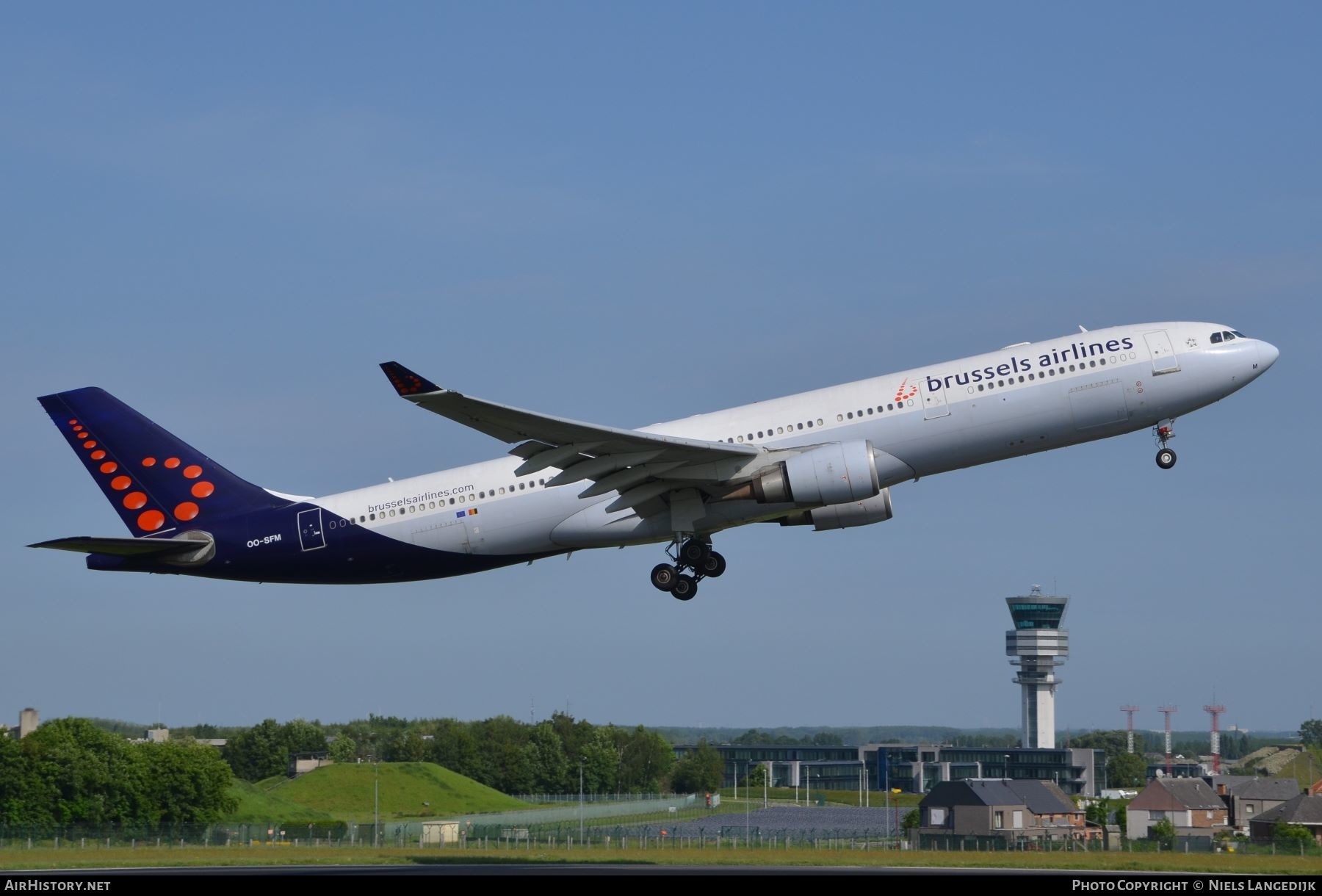 Aircraft Photo of OO-SFM | Airbus A330-301 | Brussels Airlines | AirHistory.net #651850