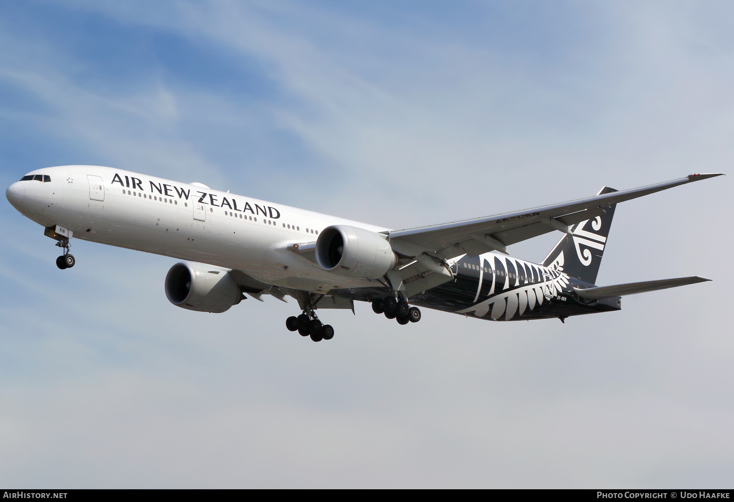 Aircraft Photo of ZK-OKN | Boeing 777-319/ER | Air New Zealand | AirHistory.net #651884